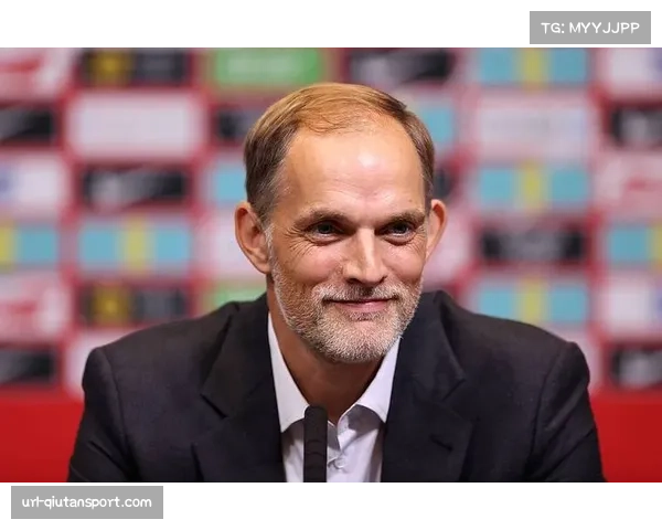 场边一幕:安切洛蒂与图赫尔在场边激烈交流,第四官员上前劝开